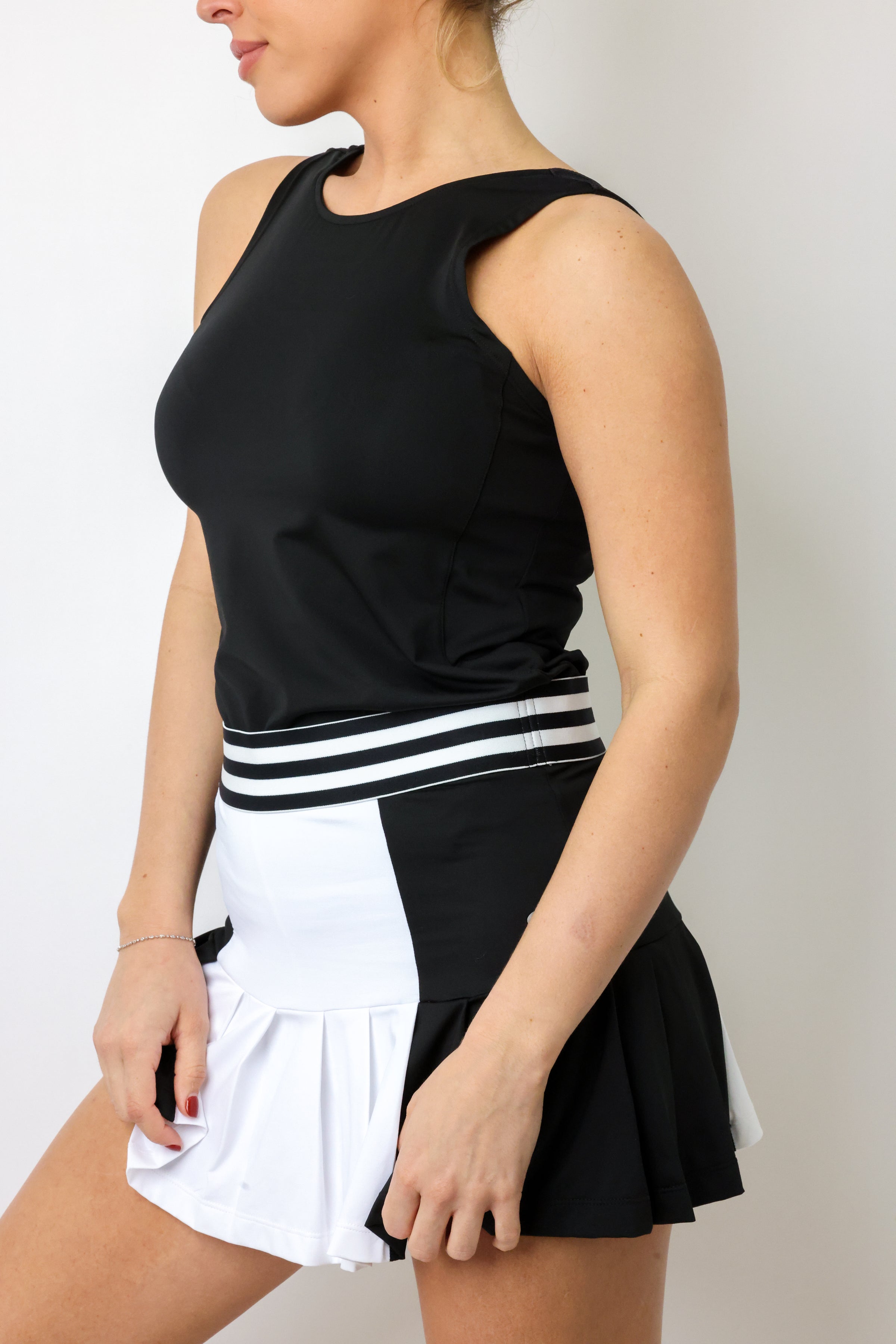 Sofibella Twist Back Tank